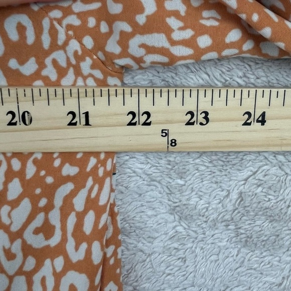 Gorgeous embroidered smocked tunic with muted oranges Large - Picture 3 of 16